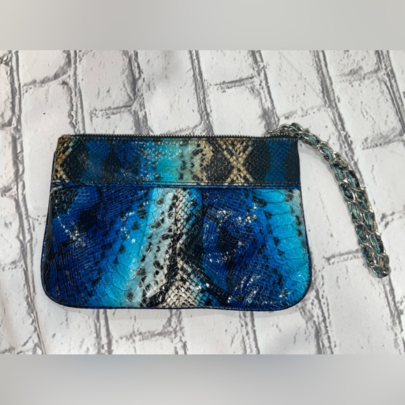 Express snake skin wristlet - Picture 2 of 4